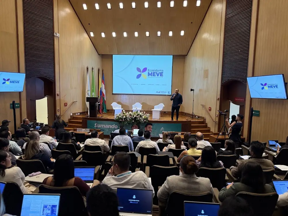 Presentación del Ecosistema MEVE en auditorio